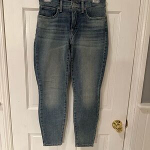 New… Lucky brand women’s size 4 mid rise skinny fit, Ava jeans…